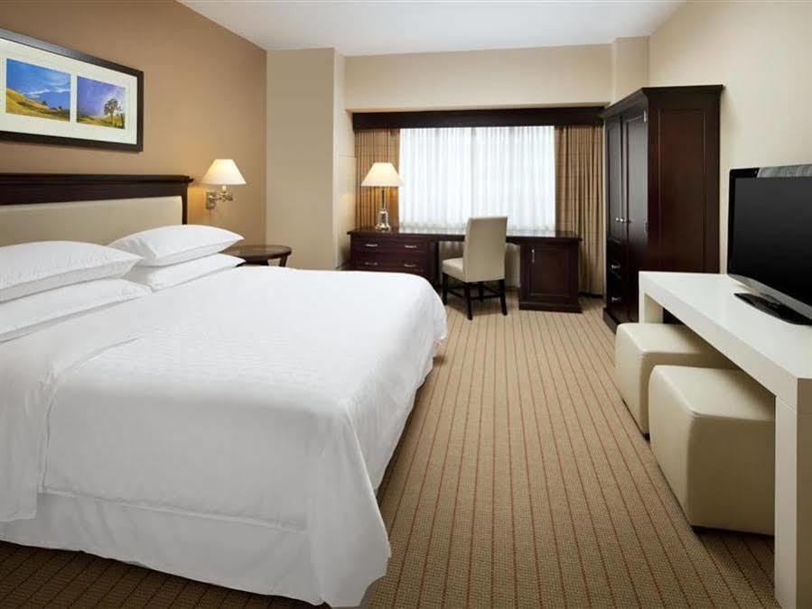Sheraton Garden Grove-Anaheim South Exterior foto